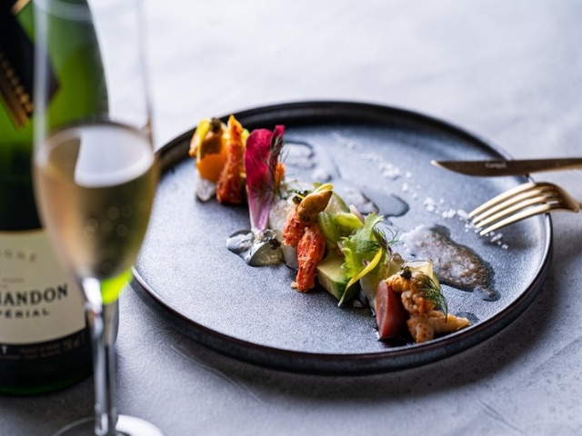 Restaurants with great atmospheres where guests can spend a romantic time on evening dates / Aichi
