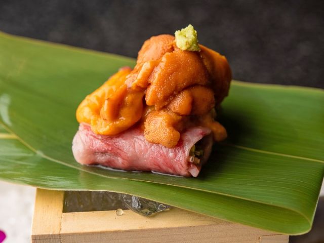 全席獨立包廂,品味極上的和牛燒肉,包括神戶牛和佐賀牛.