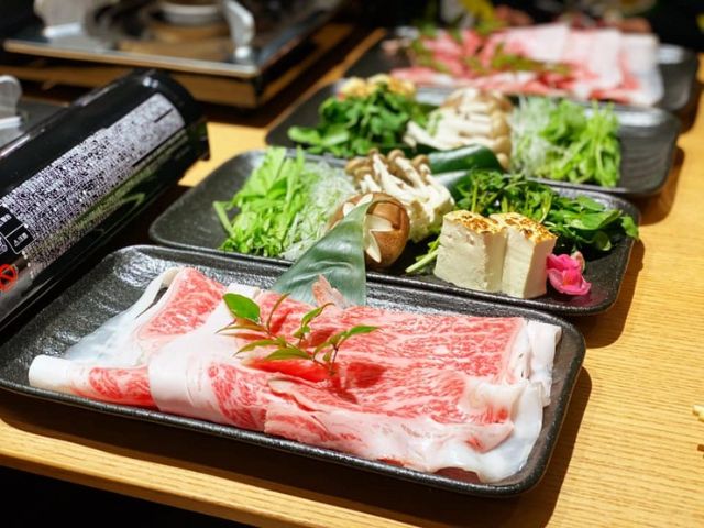 Enjoying Furano's Meat and Vegetables, a Treasure Trove of Ingredients, in Seasonal Hot Pot Dishes.