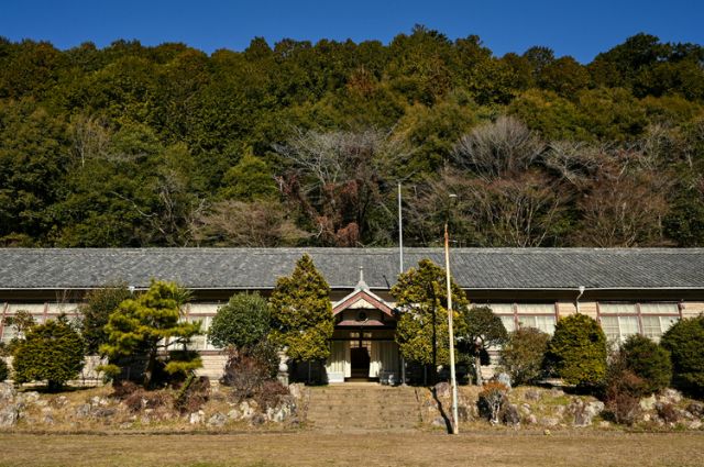 11:30 am: Experience Mochi Pounding at Kyokadoya Elementary School.