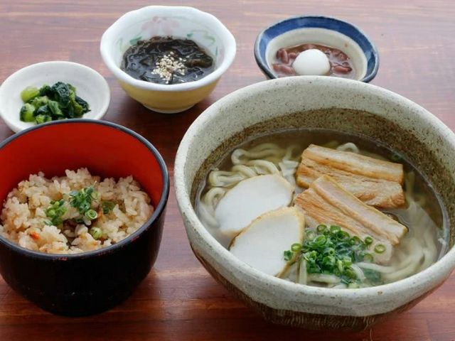 Island songs and local cuisine Tobarama (Makishi)