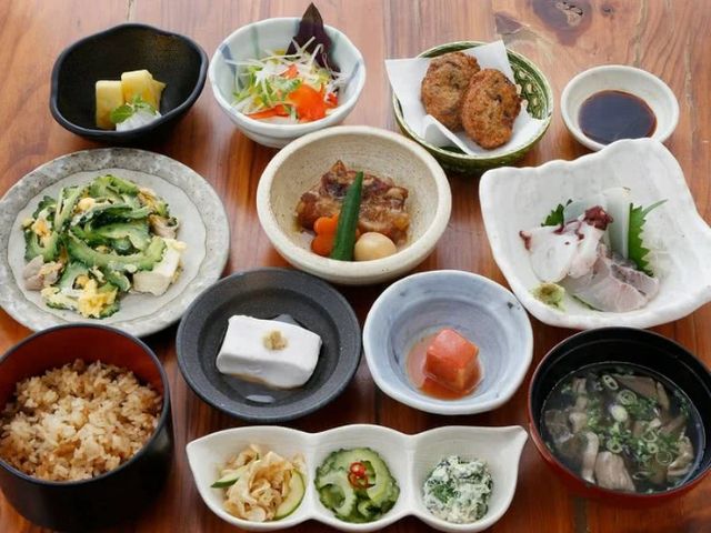 Okinawa Local Cuisine Hateruma (Kenchomae)