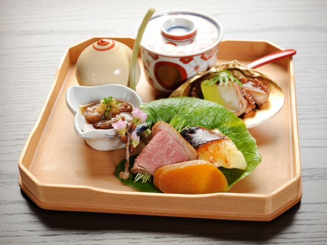 Enjoy sushi kaiseki in a 150-year-old traditional townhouse brimming with elegance and charm.