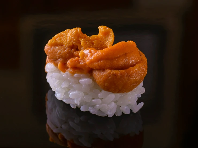 Edomae sushi that utilizes artisan skill. Guests can fully enjoy sushi toppings made with careful judgement