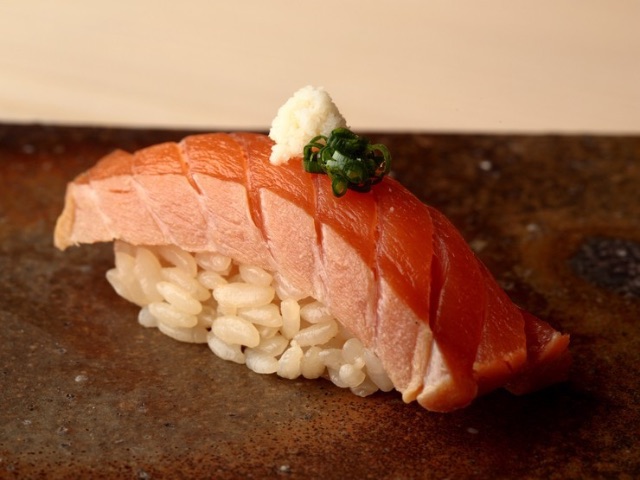 享用美味壽司與美酒,度過極品成年人時光