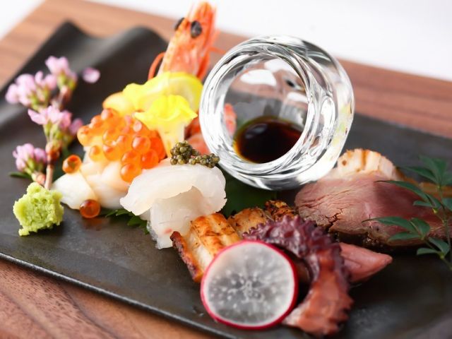 在黃金地段享用日本和法國美食，同時欣賞姬路城的壯麗景色。