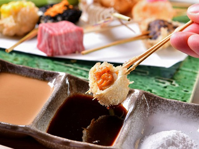 Seasonal ingredients from domestic sources that are pesticide-free are freshly fried until they are crispy and delicious
