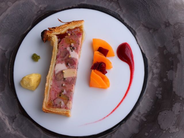 The classic French cuisine paired with drinks is exquisite.