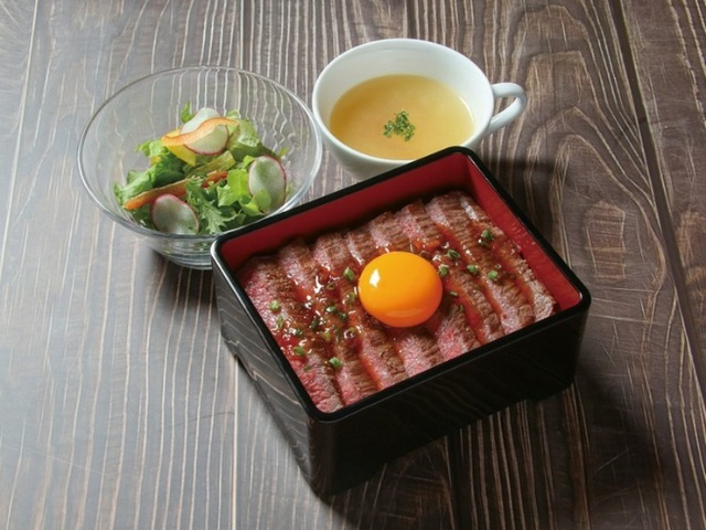 Enjoy Hida beef at a former museum in an old town