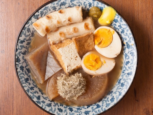 享用由雞肉料理專營店精心熬煮製成的「雞高湯關東煮」　