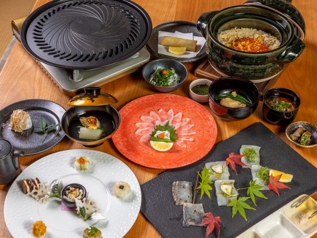 Rediscover the charms of tiger fugu in Shimonoseki with these traditional and new sensation Kaiseki courses