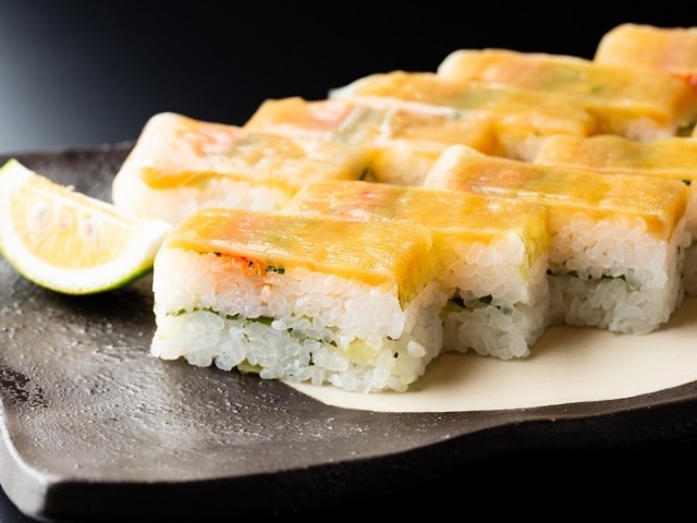 Enjoy fugu cuisine and get intoxicated on local sake in this relieving and quiet space