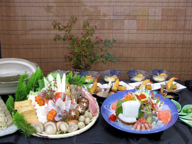 추운 겨울에 방문하기 좋은 나라의 13개 맛있는 핫팟 레스토랑
