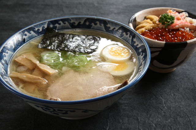 여러분이 홋카이도 여행에서 놓치지 말아야 할 Hearty 해물 요리 Rice Bowls