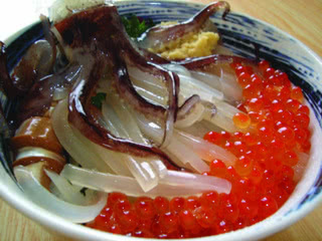 여러분이 홋카이도 여행에서 놓치지 말아야 할 Hearty 해물 요리 Rice Bowls