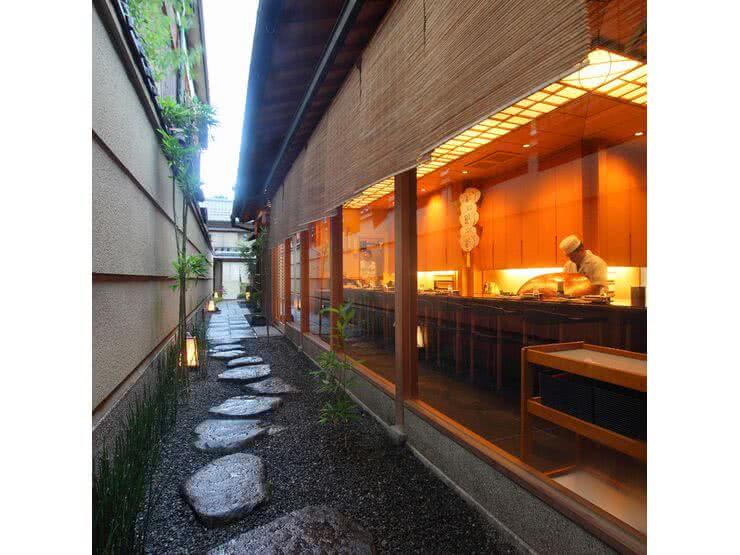 4. Kyoto Gion Tempura Yasaka Endo