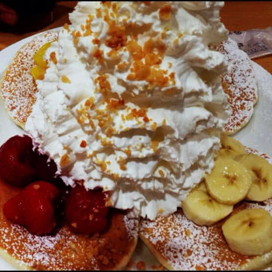 1. Eggs ‘n Things Enoshima Branch