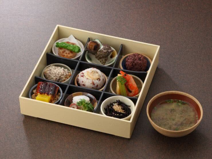 이즈모에서 좋은 운을 기원하고 맛있는 음식을 먹으세요!