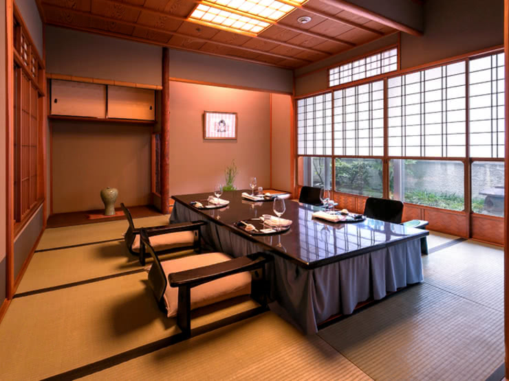 우에노와 아사쿠사 지역에서 방문해야 할 30개의 클래식 레스토랑