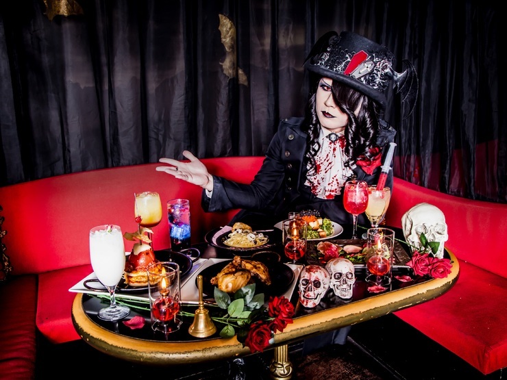 5. VAMPIRE CAFE