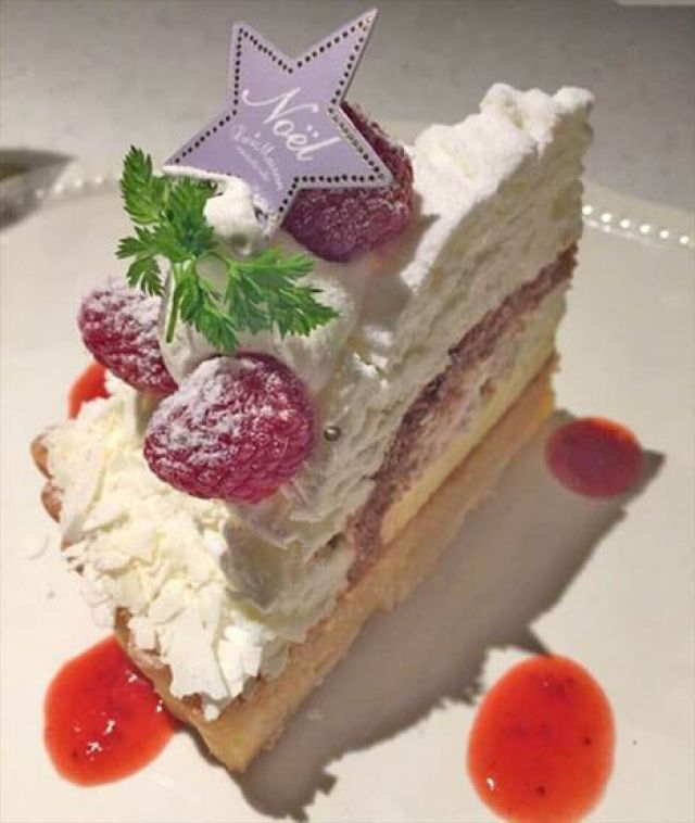 7. La Maison ensoleille table LUMINE新宿店