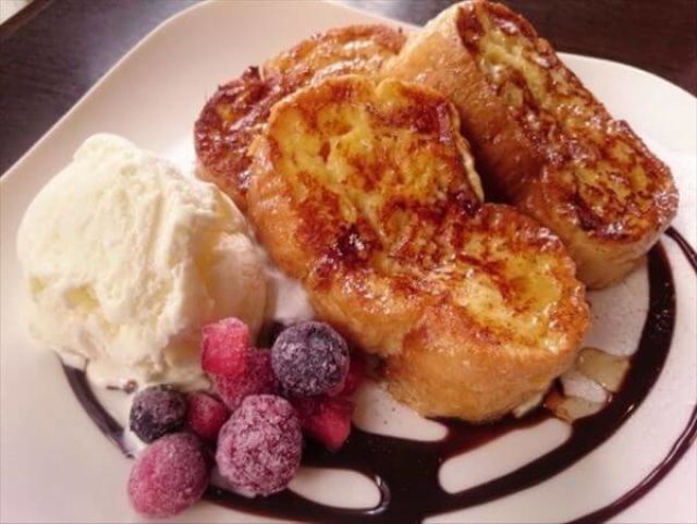 8. CONTAINER Cafe&Bar