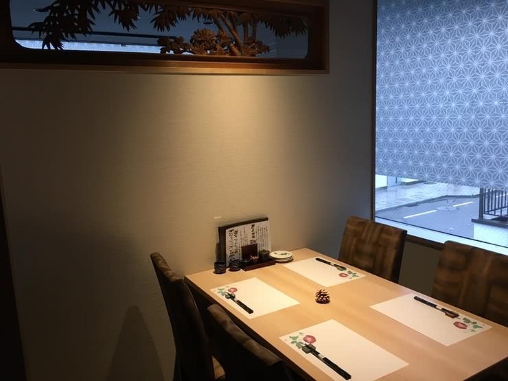 이시카와에서 해물 요리를 즐기세요: 최고의 셰프들이 추천하는 10개의 해물 요리 레스토랑
