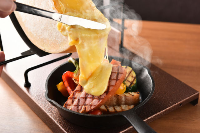 Hokkaido Raclette Cheese GRILL MEAT FACTORY Meieki branch 요리