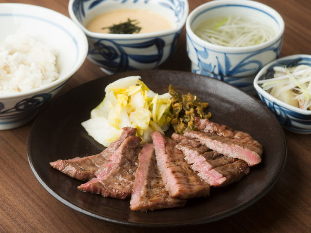 Grilled Gyutan (beef tongue) and Wagyu - AOBA - 요리