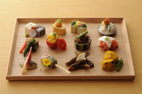 기온 주변의 관광객을 위한 점심 휴식을 즐길 수 있는 16개의 레스토랑!