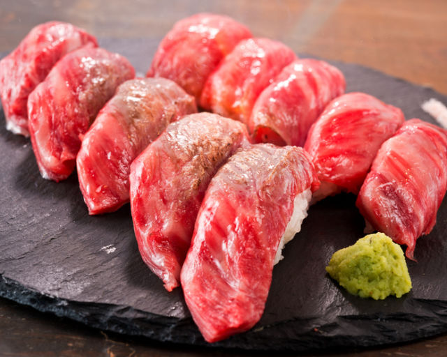 All-You-Can-Eat 10 Kinds of Sushi with Lightly-Seared Wagyu Beef - MEAT Yoshida - Susukino Ekimae branch 요리