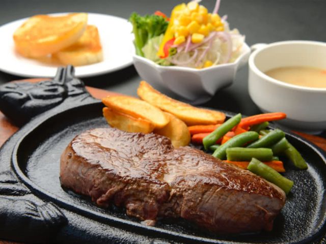 4. Steakhouse 88 Onna Branch (Steaks, Hamburg 스테이크 Curry)