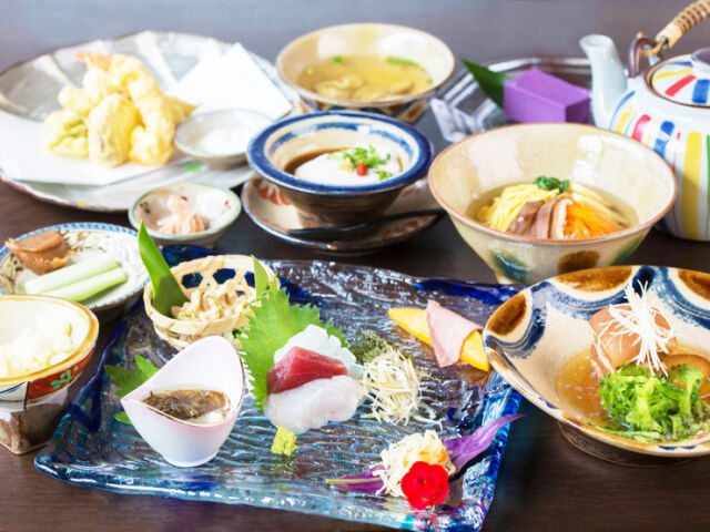 Ryukyuan Cuisine NUCHIGAFU 요리