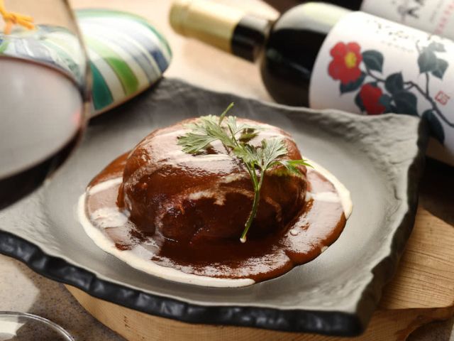 봄에 먹는 전통적이고 영양가 있는 일식 요리, 사쿠라 Niku를 드셔보셨나요?