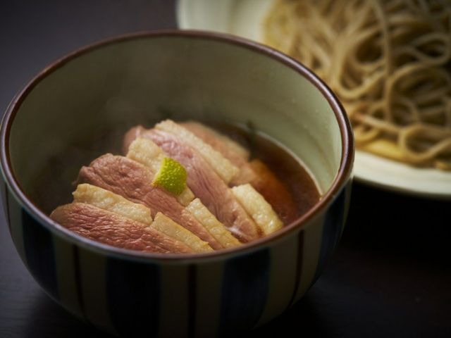 A dining establishment where you can enjoy the golden combination of Kawachi duck and soba noodles alongside creative cuisine.