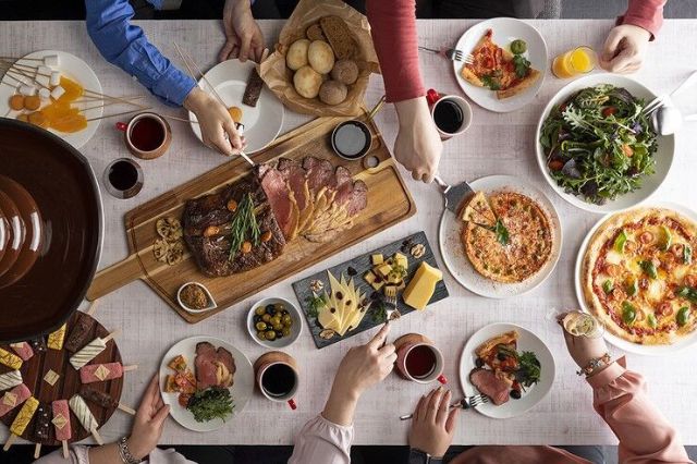 一家全天候用餐餐廳，您可以從147米高處享受全景視野。