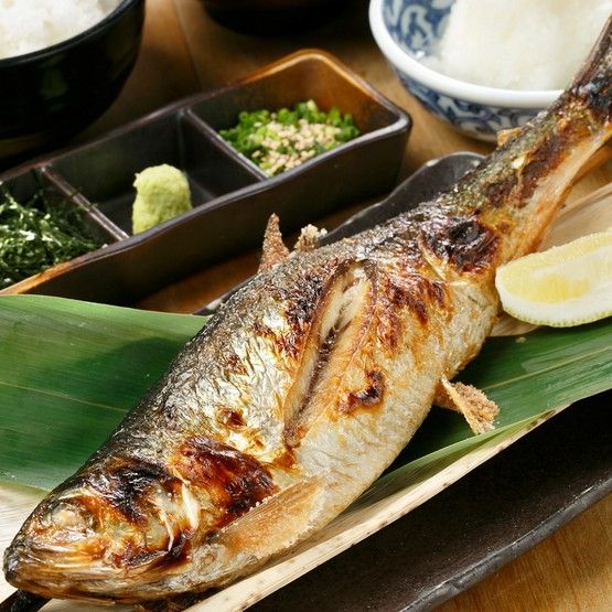 品嚐漁夫精心準備的新鮮海鮮，搭配日本清酒。