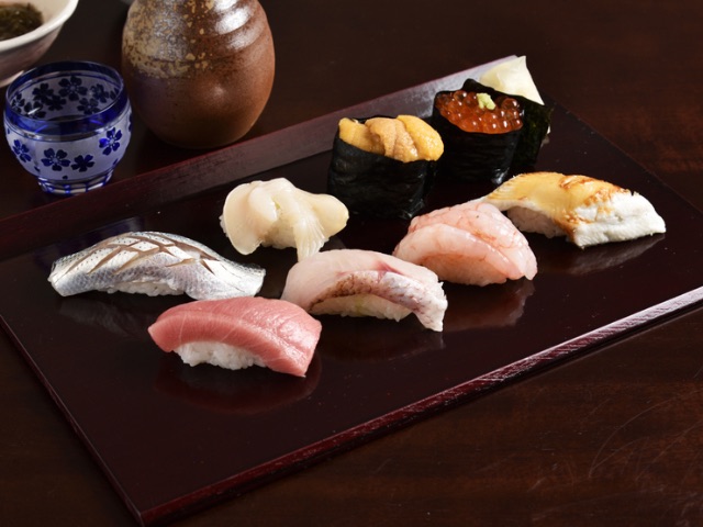 以追求食材品質的壽司和當地品牌名酒挑動您的味蕾 