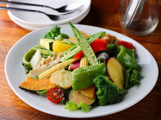 Enjoy pesticide-free vegetables and Italian wine in a relaxed atmosphere