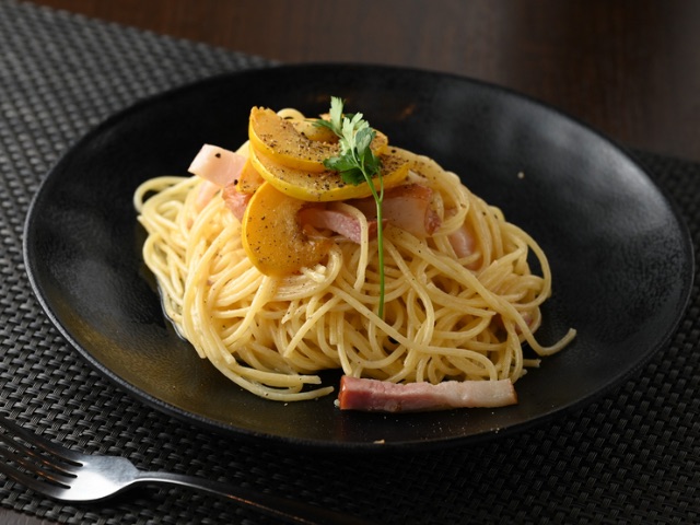 A trattoria [a rustic local restaurant] where you can casually enjoy Italian cuisine featuring seasonal ingredients 