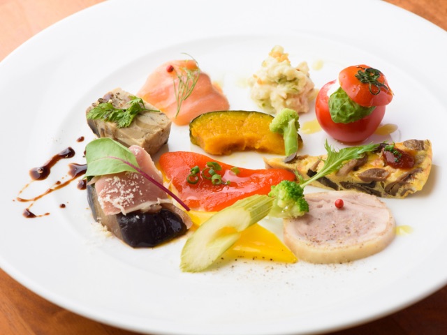 Italian cuisine with plenty of locally grown vegetables