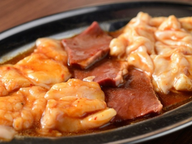 Quality organ meat served with special miso sauce is addictive!