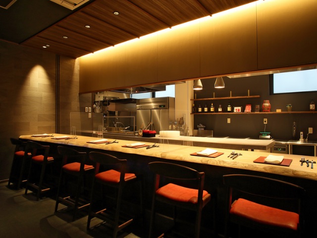 享受高尚的現代風格空間與廣東料理的成年人約會 