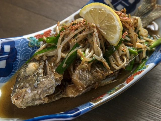 Enjoy unique flavors of fresh fish and innovative dishes unique to Itoman, a port town