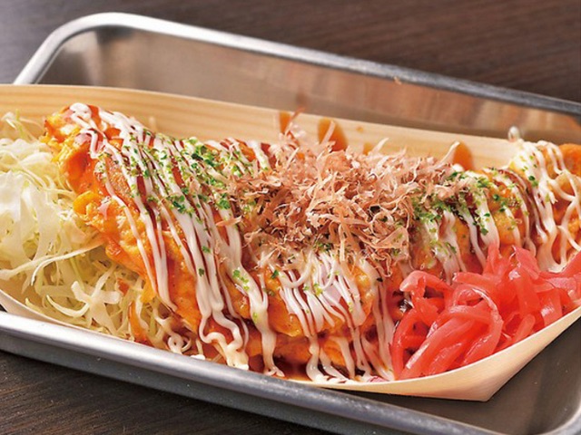 Enjoy several unique Osaka foods in this bright and spacious restaurant