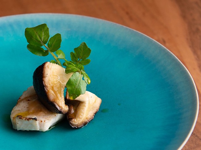 A delicious experience with the cuisine, space, and sounds all together that move mature food connoisseur couples
