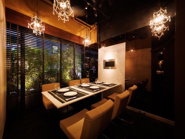 用專為成年人打造的現代風格中式料理,帶來美味時尚的迎新歡送會