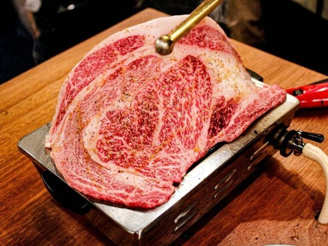 能夠以半價享用半份嚴選牛肉的休閒烤肉餐廳