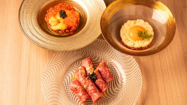 在私人包間內享用A5級黑毛和牛套餐料理