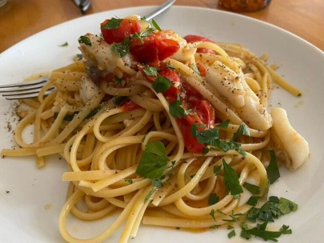 Enjoy Italiancuisine utilizing Japanese ingredients along with natural wine.